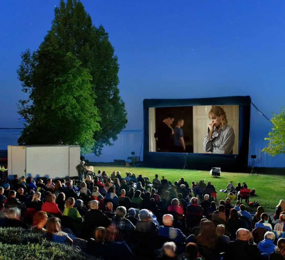 Fotomontage Freilichtkino an der Elbe